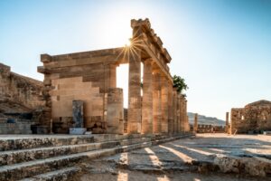 Acropolis in de zon in Lindos