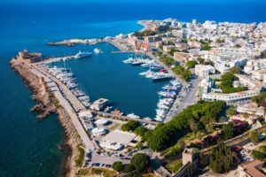 Mandraki haven in Rhodos-stad