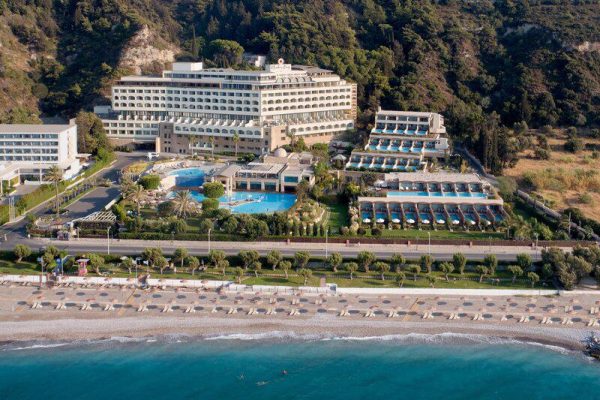 Vooraanzicht van Amus Hotel in Rhodos