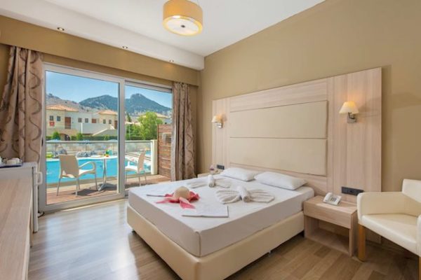 tweepersoonskamer van het Delfinia Resort