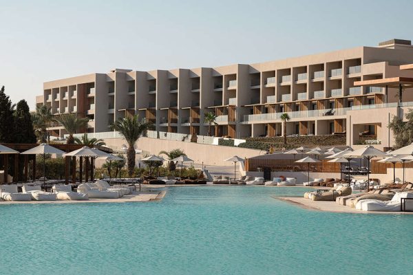 Zwembad van Helea Lifestyle Beach Resort Hotel