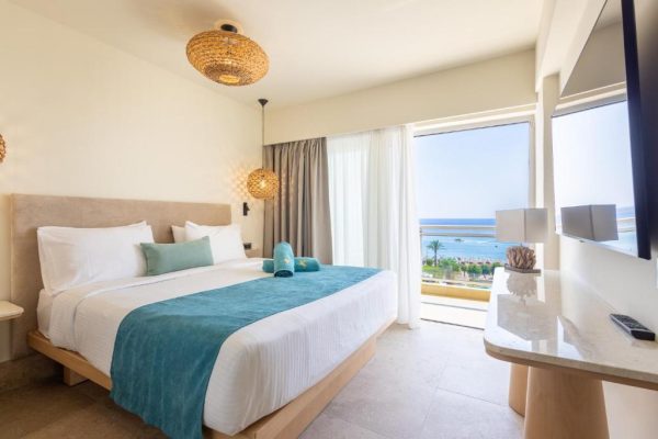 Tweepersoonskamer met balkon van Pegasos Deluxe Beach Hotel